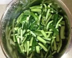 玻璃瓶吃瓜,创意吃瓜新体验