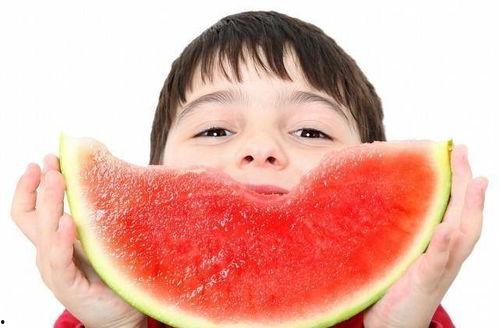 吃瓜把舌头吃破了图片,吃瓜引发的意外“事故”