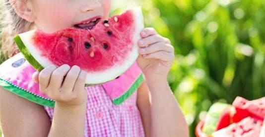 小孩吃籽瓜,营养满溢，孩子健康成长的秘密武器