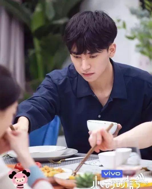 吃瓜小三学生,揭秘吃瓜小三学生的逆袭之路