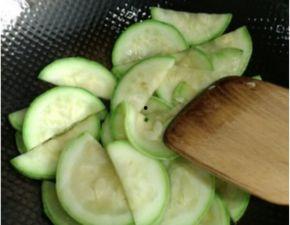 瓜篓瓤可以吃吗,天然美食还是未知风险？