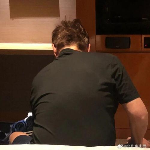 情图男孩吃瓜,男孩的夏日吃瓜时光