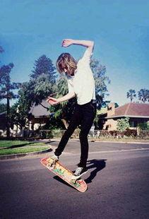 滑板吃瓜女孩,滑板女孩的夏日吃瓜奇遇记