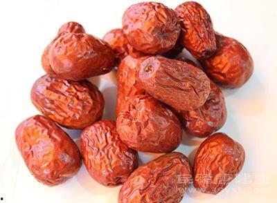 梦见和家人吃瓜吃枣子,揭秘家人团聚的美好寓意